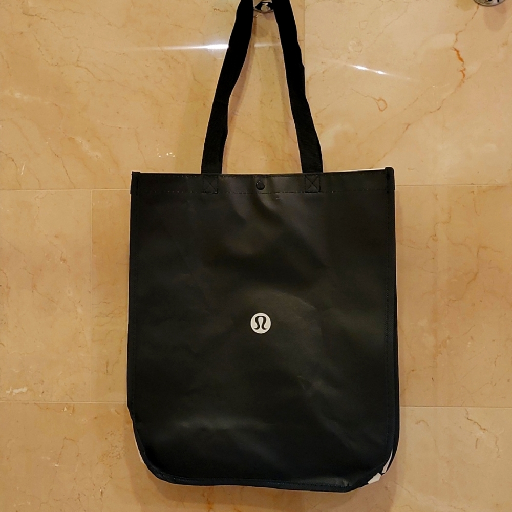 LULULEMON LARGE REUSABLE PLASTIC BAG TOTE SHOPPING BAG 17" X 13"